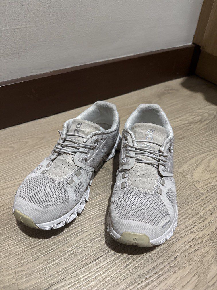 On Cloud 5 Cream / Beige (Category: Sneakers) located in Quezon City. Submitted by downthecatwalk (Listing ID 1451474916, Image 1). Description: Bought in Nagoya No box Original .