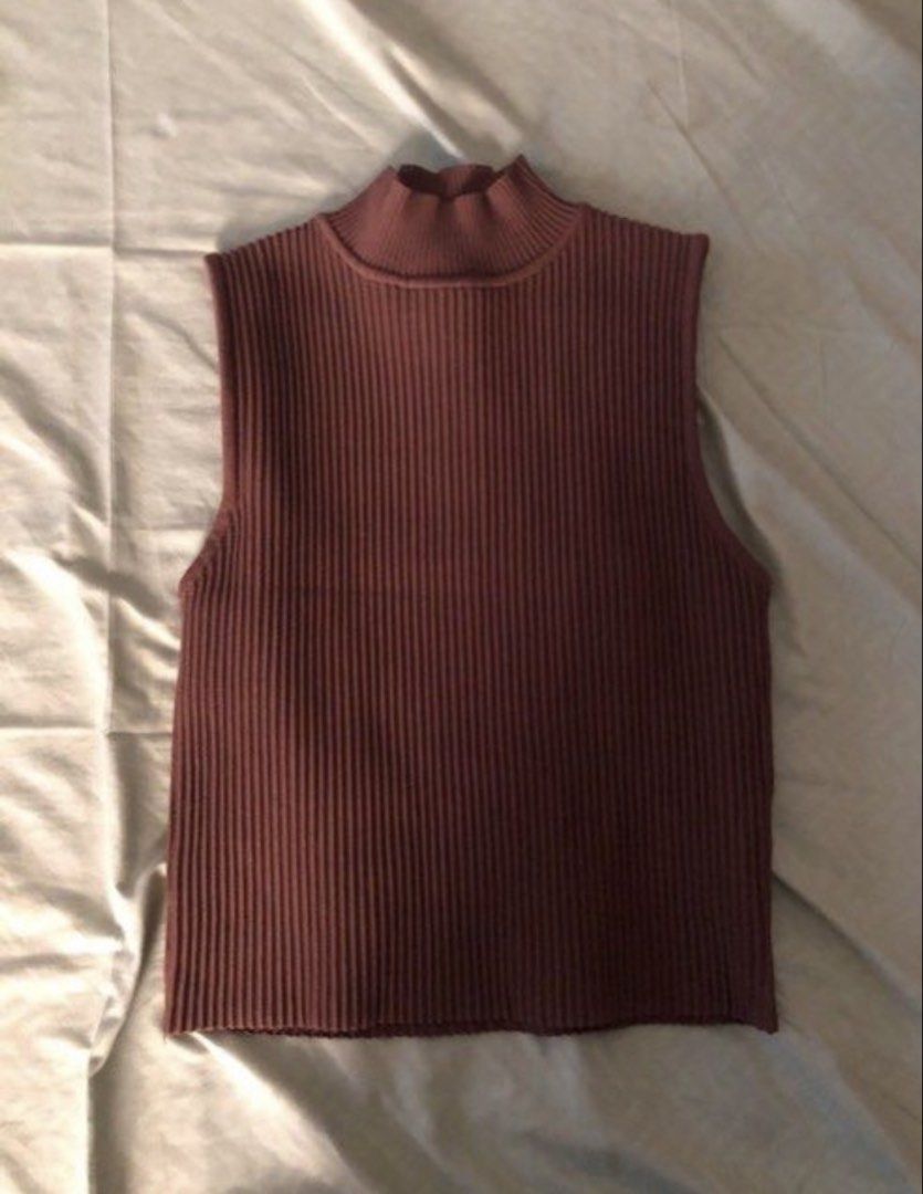 Original Forever 21 Crop Top Vest (Category: Sleeveless) located in Manila. Submitted by ejnsd2 (Listing ID 1451430200, Image 1). Description: Not worn po since small po yung size sa akin .