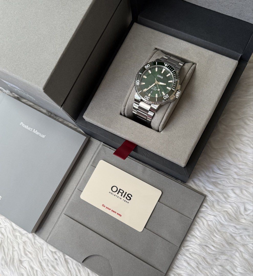 Oris Aquis Hulk (Category: Luxury Watches) located in Quezon City. Submitted by pedro_demain (Listing ID 1451447983, Image 2). Description: Ref 0173377304157 43mm With box,manual ,card & extra link 9/10 condition Qc & Bgc area 09955225741.