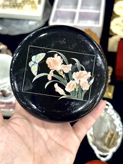 (Category: ) located in . Submitted by vintage_vault_e (Listing ID 1451351047, Image 1). Description: .