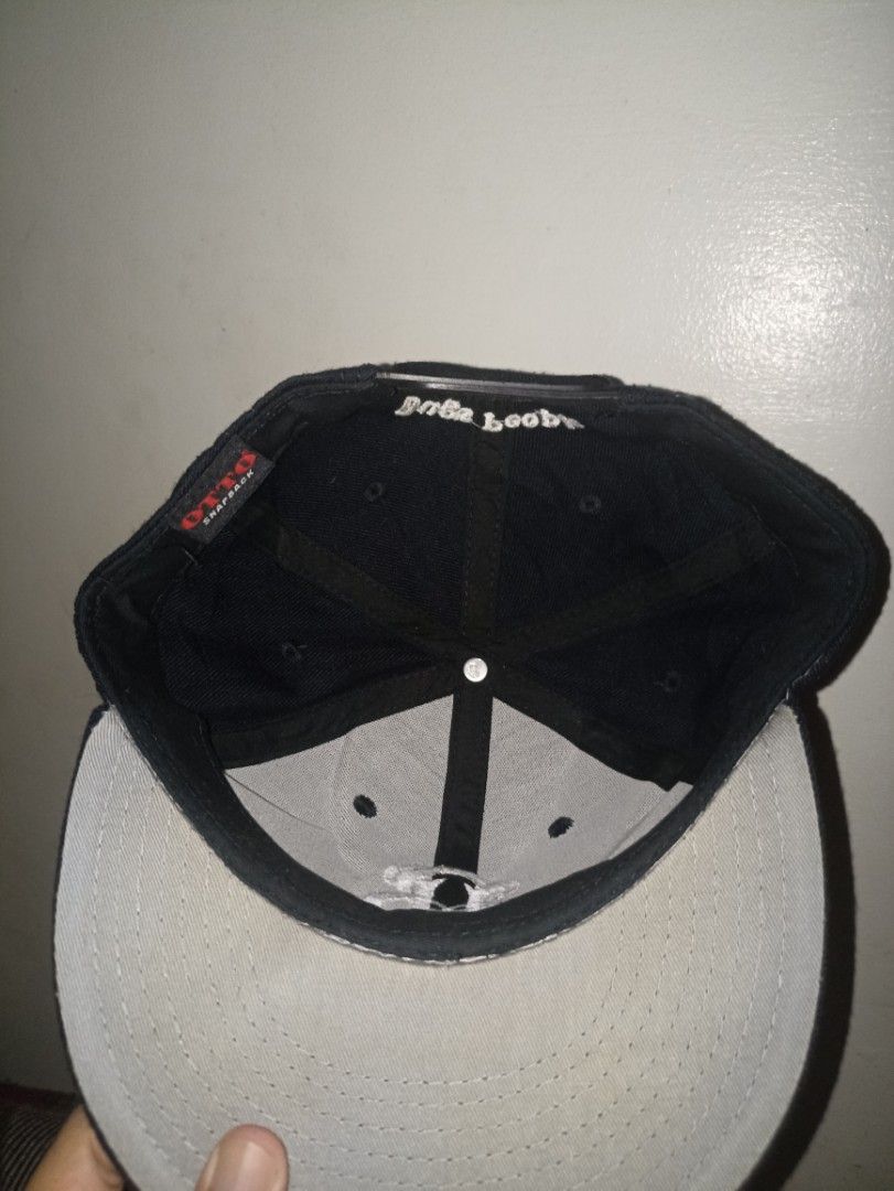 Otto Cap "Bugs People" Snapback Hat (Category: Caps & Hats) located in Pasig City. Submitted by cold.est (Listing ID 1451461007, Image 3). Description: - Dark blue Otto snapback cap - Features a prominent 'B' logo on the front - 'Bugs People' embroidered detail on the back - Adjustable strap for a custom fit - Perfect for everyday casual wear.
