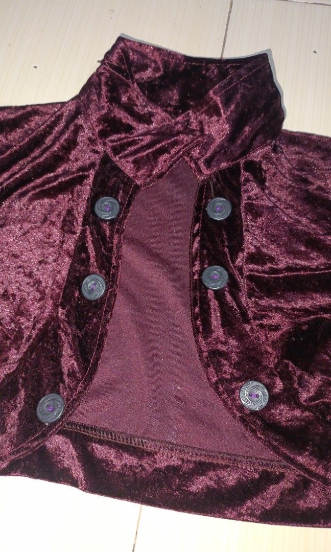 Outer Maroon (Kategori: Baju Luaran) berada di Cirebon. Dikirim oleh viooo. (ID iklan 1451485853, Gambar 2). Deskripsi: bahannya kaya blink blink kondisi masih bagus banget bisa co oren🍊 boleh nego boleh nanya nanya dulu.