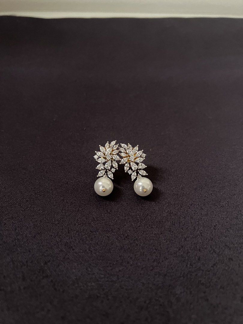 Pearl Drop Earrings with Crystal Flower Design (Category: Earrings) located in Makati City. Submitted by jcc999 (Listing ID 1451369074, Image 1). Description: - Beautiful pearl drop earrings - Features a crystal flower design at the top - Adds a touch of elegance to any outfit - Perfect for special occasions or everyday wear - Lightweight and comfortable ✨Follow @therarepieces.co in instagram for 10% pesos discount ✨More pieces to launch soon.