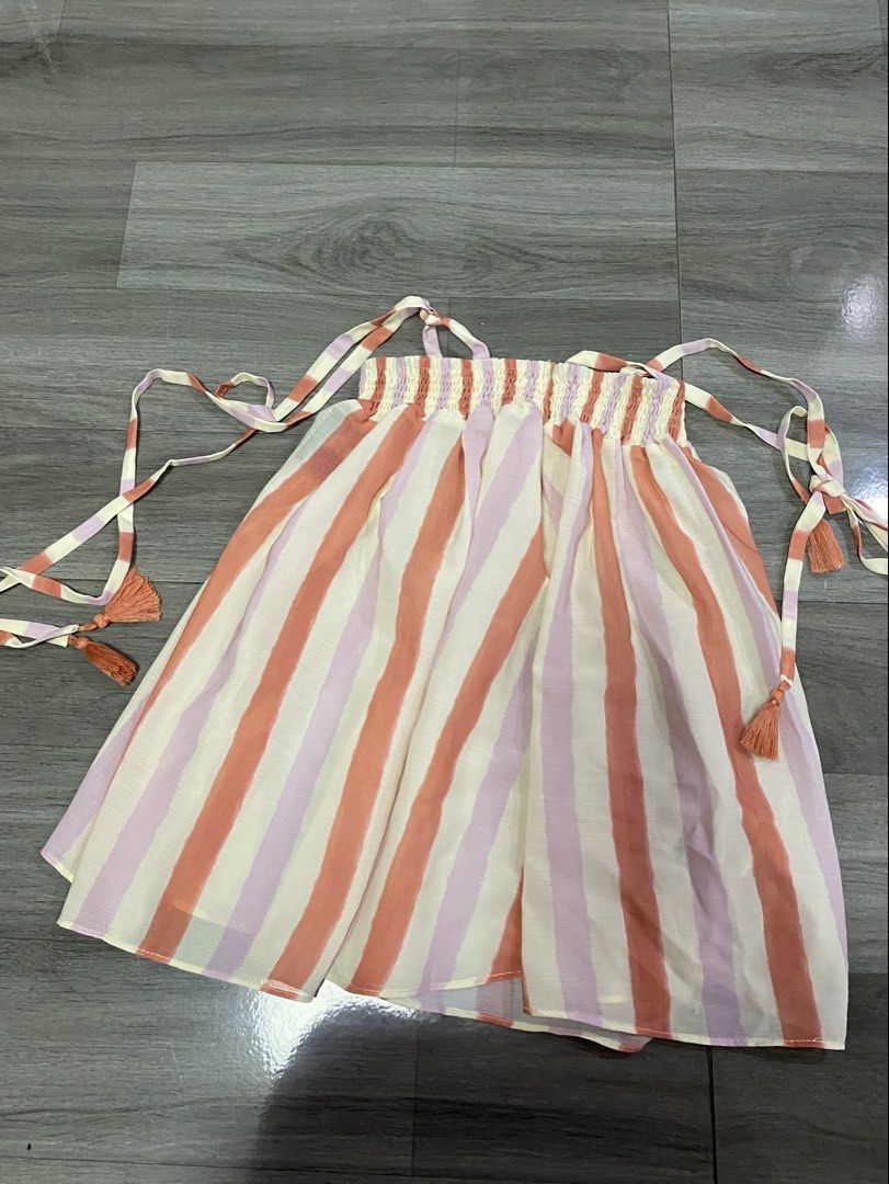 Plains & Prints Sleeveless Stripe Tops (Category: Sleeveless) located in Quezon City. Submitted by wompybat (Listing ID 1451495590, Image 1). Description: Plains & Prints Sleeveless Stripes Top Used once RFS: Not my style anymore Size: Small .