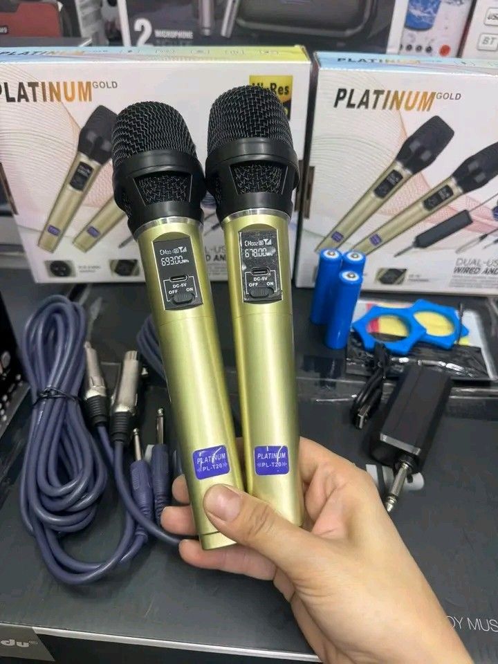 Platinum Pl20 dual use microphone 🎤 (Category: Microphones) located in Manila. Submitted by erick80762 (Listing ID 1451363113, Image 3). Description: .