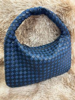 (Category: ) located in . Submitted by bagsandmanymanymore1 (Listing ID 1440260746, Image 1). Description: .
