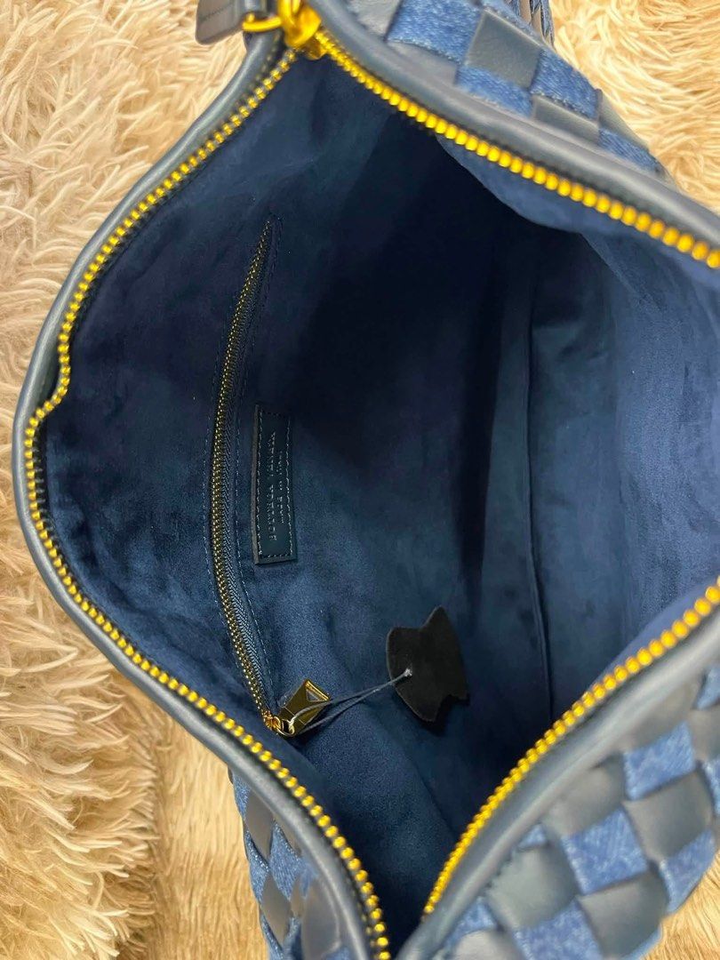 Sale‼️Preloved Bottega Shoulder Bag (Category: Luxury Bags & Wallets) located in Manila. Submitted by bagsandmanymanymore1 (Listing ID 1440260746, Image 3). Description: Preloved BV Serial number Size 42cm Before 16,500 Please read before you order 👉🏻❗️Payment first before shipping ❗️Cut off time of payment 11am sameday delivery ❗️NO MEET UP / NO PICK UP ❗️ORDER CANNOT BE CANCELLED ❗️PLEASE DON’T BUY IF YOU ARE IN DOUBT ❗️NO RETURN! NO REFUND! 