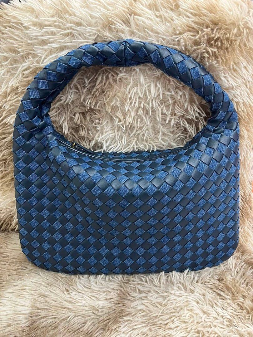 Sale‼️Preloved Bottega Shoulder Bag (Category: Luxury Bags & Wallets) located in Manila. Submitted by bagsandmanymanymore1 (Listing ID 1440260746, Image 2). Description: Preloved BV Serial number Size 42cm Before 16,500 Please read before you order 👉🏻❗️Payment first before shipping ❗️Cut off time of payment 11am sameday delivery ❗️NO MEET UP / NO PICK UP ❗️ORDER CANNOT BE CANCELLED ❗️PLEASE DON’T BUY IF YOU ARE IN DOUBT ❗️NO RETURN! NO REFUND! 