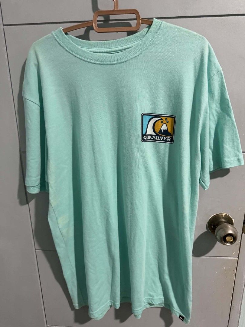 Quiksilver T-shirt Size L Regular Fit (Category: Tshirts & Polo Shirts ) located in Tagudin. Submitted by 77sleep (Listing ID 1451382179, Image 1). Description: - Quiksilver T-shirt - Color: Light Mint Green - Size: L (Regular Fit) - Features: Quiksilver logo on chest, small logo tag on hem - Origin: Made in Mexico.