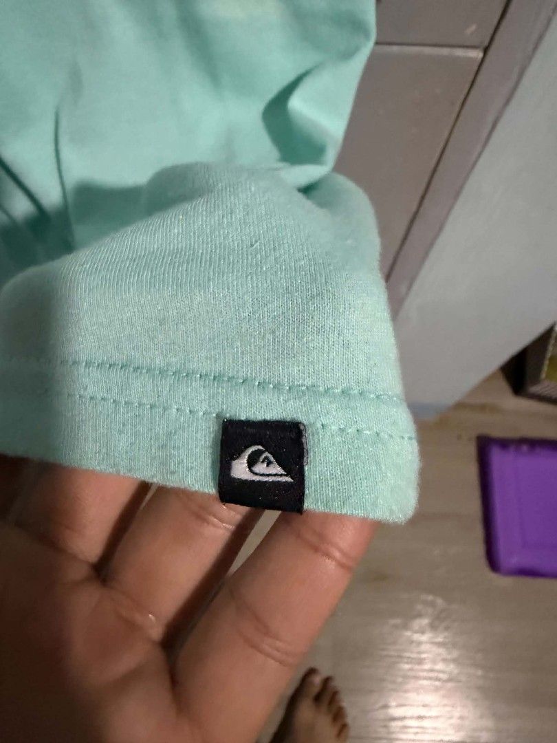 Quiksilver T-shirt Size L Regular Fit (Category: Tshirts & Polo Shirts ) located in Tagudin. Submitted by 77sleep (Listing ID 1451382179, Image 3). Description: - Quiksilver T-shirt - Color: Light Mint Green - Size: L (Regular Fit) - Features: Quiksilver logo on chest, small logo tag on hem - Origin: Made in Mexico.
