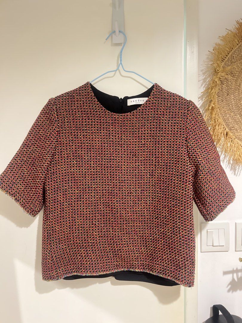 Sandro Tweed Top （分類：襯衫）位於 Hong Kong。 由 cynth.lary 提交（商品編號 1451446569，圖片 1）。簡介： Tweed Top from Sandro, size 36. Used but in very good condition 。
