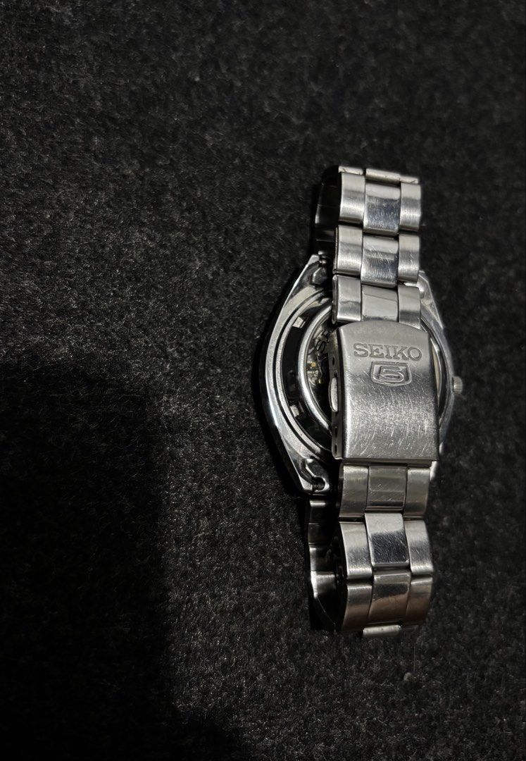 Seiko 5 Snx115k automatic watch (Category: Men's Watches) located in Bacoor. Submitted by round2pinas (Listing ID 1451364752, Image 2). Description: - Seiko 5 Automatic Watch - Classic black dial with day and date function - Durable stainless steel bracelet - Shows some signs of wear on bracelet and case, adding character - Still a reliable and accurate timepiece - Sold as is -Alternative sa Sarb003 -Rare and Discontinued.