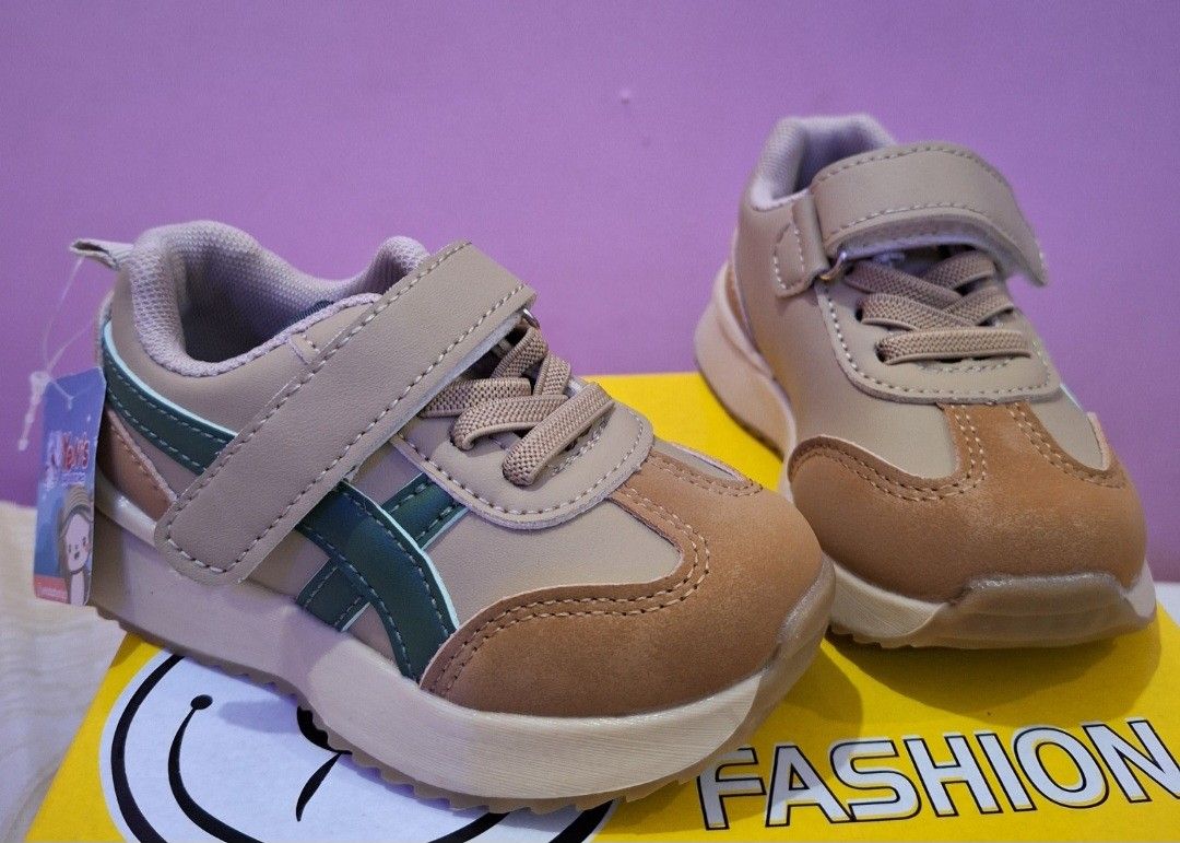 Sepatu anak sz 28 insol 17cm (Kategori: Orang Tua, Bayi & Anak - Lainnya) berada di Bandung. Dikirim oleh meila236 (ID iklan 1451378755, Gambar 2). Deskripsi: Sepatu anak casual sz 28 insole 17cm , baru 2x pakai, minus pemakaian debu dan tidak ada dus..