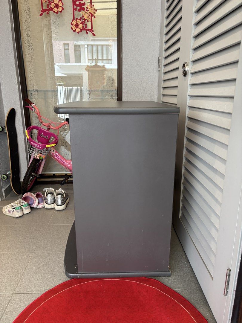 (Seremban only) TV Cabinet (Category: Shelves, Cabinets & Racks) located in Seremban. Submitted by rm50.or.above.freeshipping (Listing ID 1451366005, Image 3). Description: H82cm x W73cm x D55cm * Self pickup at Bandar Ainsdale, Seremban. * pm to discuss more details. I want provide free delivery in Seremban if not very far..