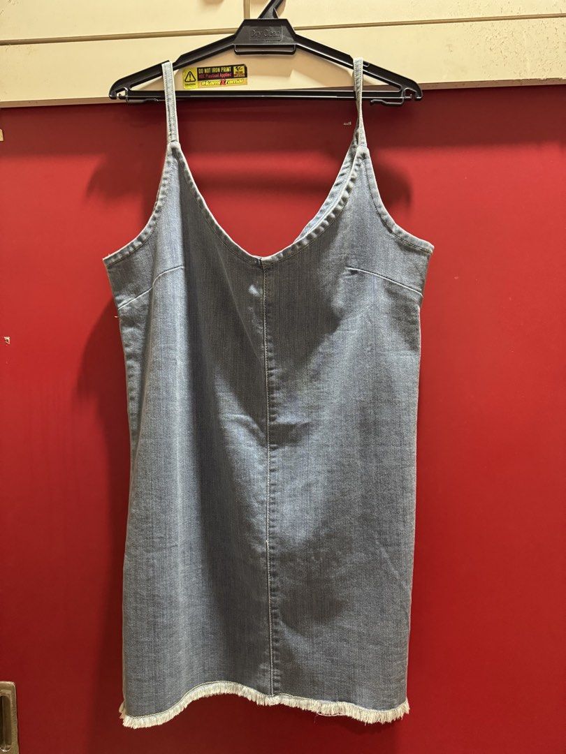Sleeveless denim mini dress with slim (Category: Dresses) located in Teluk Intan. Submitted by ad.36k (Listing ID 1451499770, Image 1). Description: preloved item price inc postage.