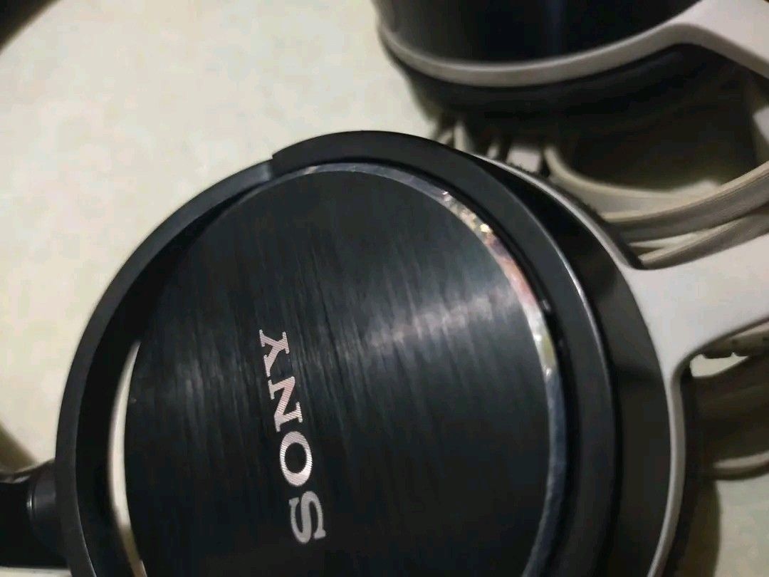 SONY HeadPhone (Category: Headphones & Headsets) located in Manila. Submitted by elilee_80 (Listing ID 1451473009, Image 2). Description: FOR SALE! SONY MDR-ZX610 (Wired) with Mic (Original) TESTED Solid Sound (Crispy) nito, di basag etc. ISSUE: Sign of usage Imported from Japan In Verygood Working Condition AS-IS! 1,300php PAYMENT: Gcash/Cebuana SHIPPING: LBC/ J&T PICKUP: Lalamove/Grab/Mr.Speedy/Tok-Tok! MEETUP: SM angono.