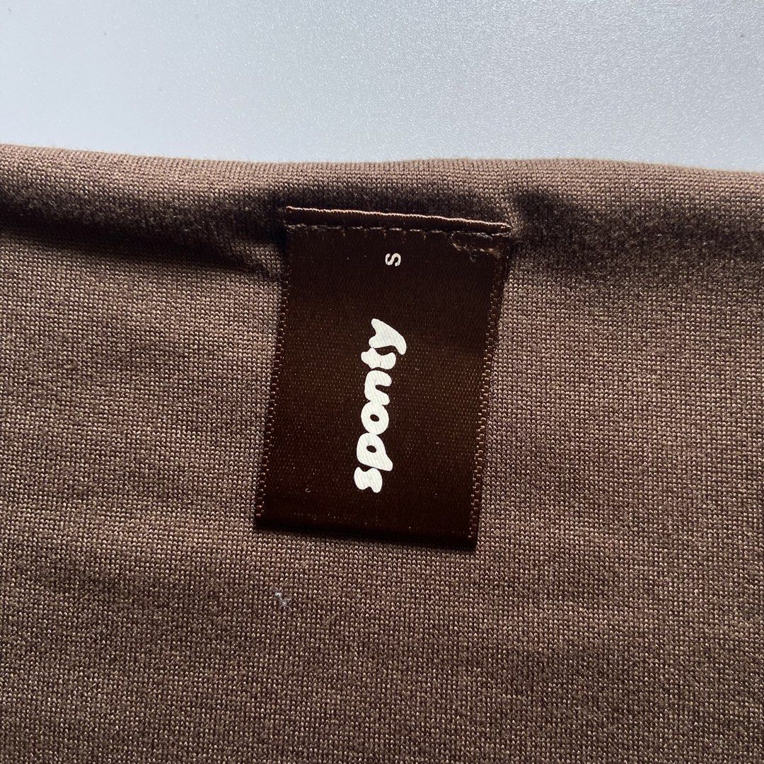 sponty coffee brown tube top (Category: Sleeveless) located in Manila. Submitted by reducse (Listing ID 1451340726, Image 3). Description: sponty coffee brown tube top size: s mine 𖤓 60.
