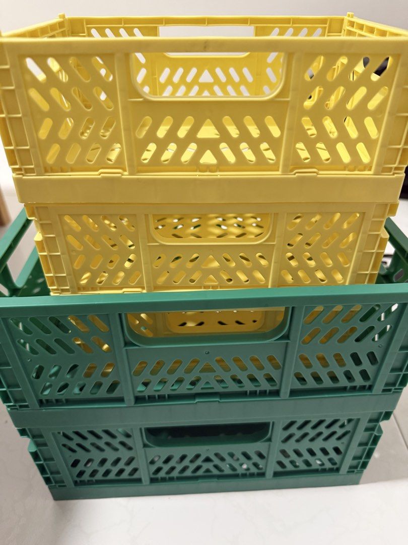 Stackable Collapsible Storage Boxes (Category: Storage Boxes & Baskets) located in Singapore. Submitted by tangyuxuan30 (Listing ID 1451452721, Image 2). Description: Stackable , foldable storage boxes Small : 19.8cm x 12.6cm x 7.9cm (height) Big: 20cm x 20.8cm x 11.8cm (height) $1.5 each , $7 for the entire set.