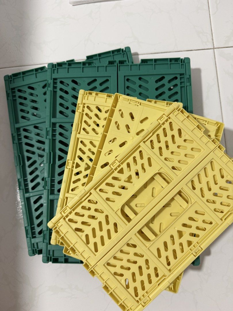 Stackable Collapsible Storage Boxes (Category: Storage Boxes & Baskets) located in Singapore. Submitted by tangyuxuan30 (Listing ID 1451452721, Image 1). Description: Stackable , foldable storage boxes Small : 19.8cm x 12.6cm x 7.9cm (height) Big: 20cm x 20.8cm x 11.8cm (height) $1.5 each , $7 for the entire set.