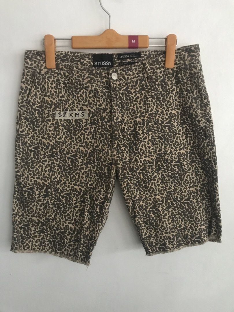 Stussy Leopard Print Cut Off Shorts Size 32 (Category: Shorts) located in Cagayan de Oro. Submitted by kimarkali (Listing ID 1451378221, Image 1). Description: - Stussy shorts - Cool leopard print - Cut-off hem style - Size 32 waist - Made in China - Ideal for casual wear Issue replace lock botton.