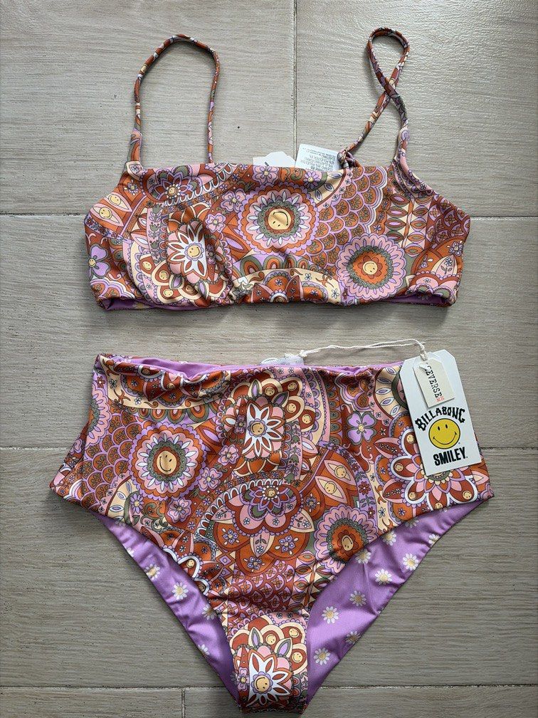 Swimwear bikini set （分類：泳衣）位於 Hong Kong。 由 sa8818 提交（商品編號 1451331103，圖片 1）。簡介： Size M Recommend size 34 No padding Reversible wearing, 2 print pattern Brand new with tag label 。