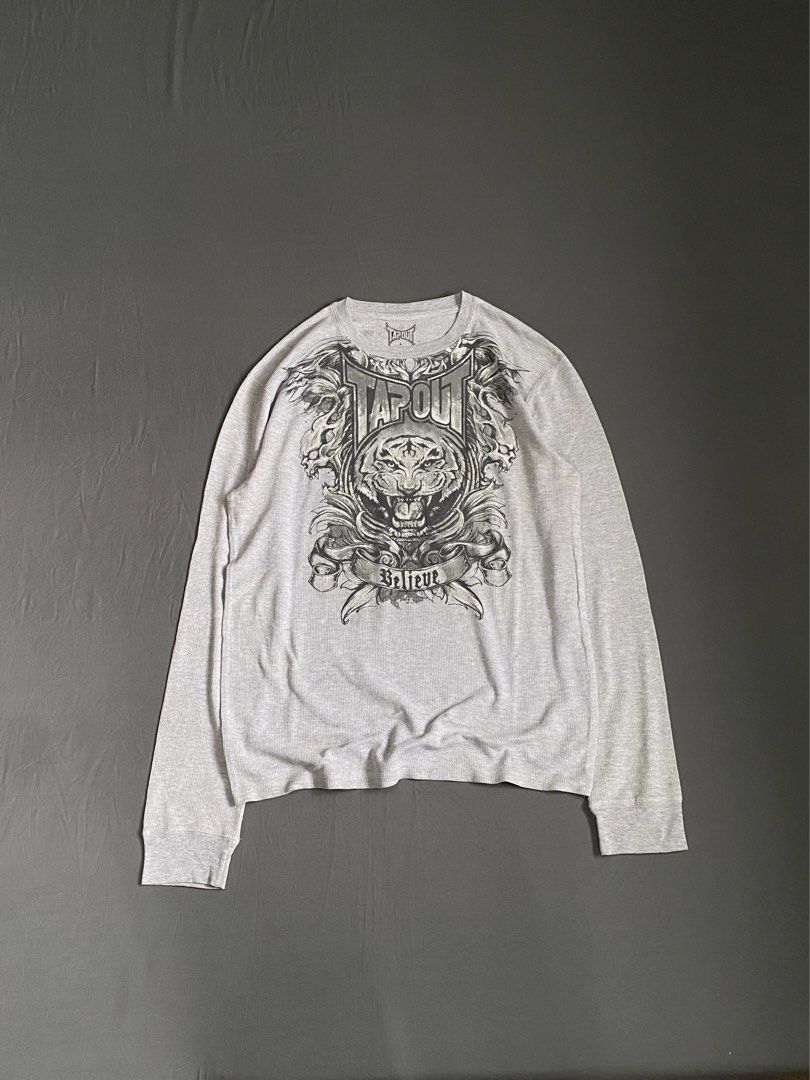 Tapout Tiger Y2k Waffle Grey Long Sleeve (Category: Tshirts & Polo Shirts ) located in Dagupan City. Submitted by georgy. (Listing ID 1451404099, Image 1). Description: Tapout Tiger Y2k Waffle Grey Long Sleeve ‎ ‎width: 21” (L) ‎length: 28.2” ‎color rate: 10/10 ‎flaws: pen ink stain on the back (still removable), penhole on the right sleeve, minor yellow stains ‎condition: 9/10 ‎ ‎Price: 1199 php ‎+ shipping fee ‎ ‎☆ Kindly read the rules on my p