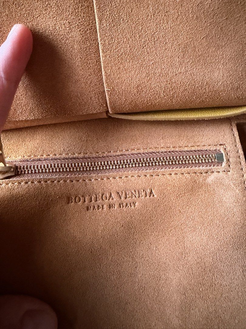 [THRIFT] BOTTEGA VENETA ARCO YELLOW (Category: Luxury Bags & Wallets) located in Pasay City. Submitted by chitnchic (Listing ID 1451396233, Image 2). Description: Thrift Thai VVGC .