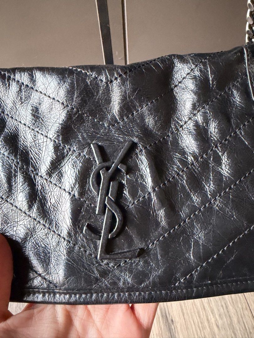 [THRIFT] NIKI YSL - MEDIUM BLACK (Category: Luxury Bags & Wallets) located in Pasay City. Submitted by chitnchic (Listing ID 1451394454, Image 2). Description: Thrift Thai NIKI YSL Black Completed with serial number PMR The chain doesn’t stick to the magnet.