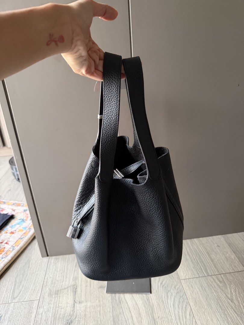 [THRIFT] PICOTIN BLACK (Category: Luxury Bags & Wallets) located in Pasay City. Submitted by chitnchic (Listing ID 1451395346, Image 3). Description: Pico thrift thai Complete with stamp serial number Complete with padlock.