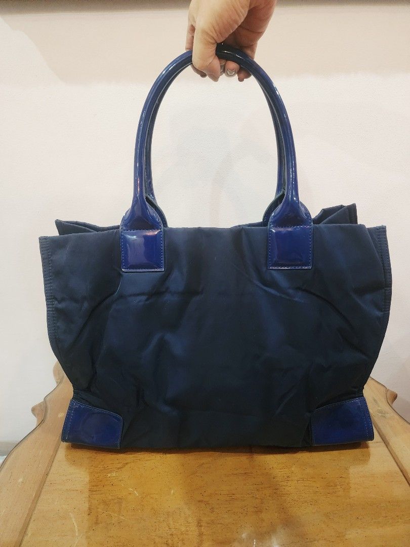 Tory Burch Ella Canvas Tote Bag (Category: Tote Bags) located in Valenzuela. Submitted by absolutelychick (Listing ID 1451466334, Image 2). Description: L 16.5" x W 5.5" x H 12.5" meron pong slight dumi sa inner lining putol na rubber lining sa handle slight na dumi sa inner lining please check pictures for reference jrs, lbc, j&t lalamove/grab ready.
