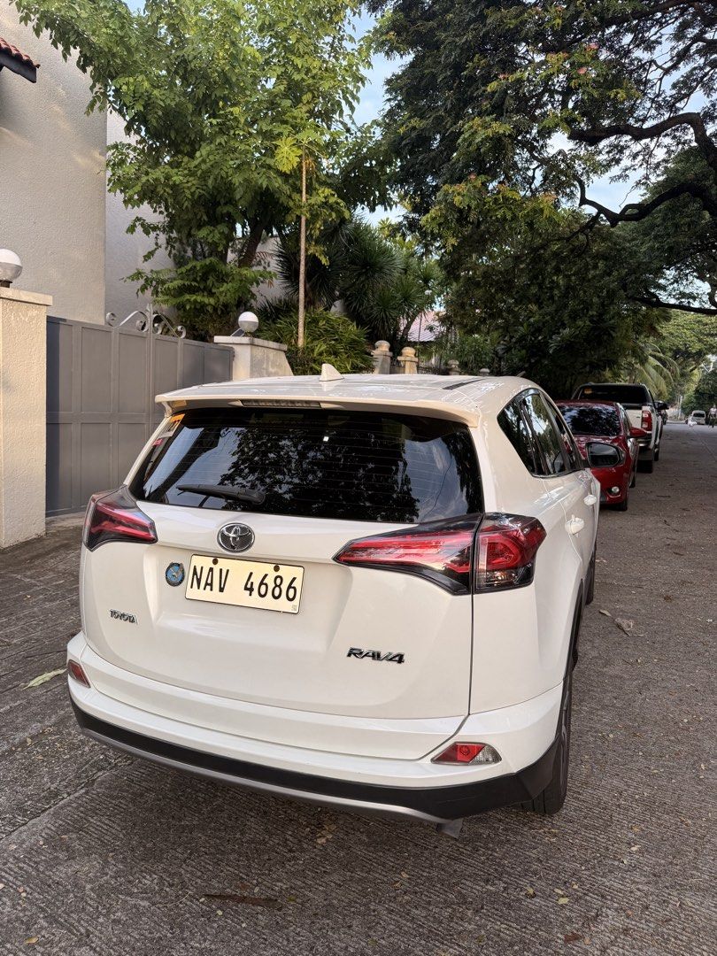 Toyota Rav4 2.5 Active Auto (Category: Used Cars) located in Manila. Submitted by drg18 (Listing ID 1451325481, Image 3). Description: Pearl White Well Maintained.