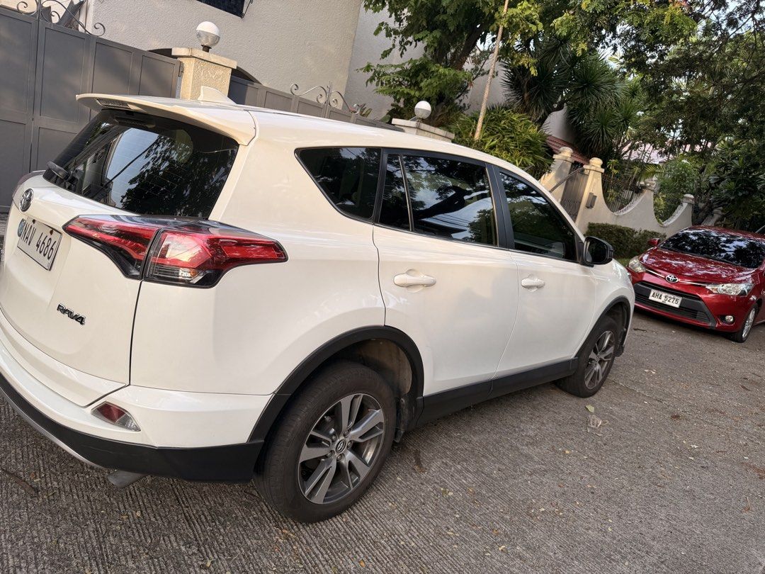 Toyota Rav4 2.5 Active Auto (Category: Used Cars) located in Manila. Submitted by drg18 (Listing ID 1451325481, Image 2). Description: Pearl White Well Maintained.