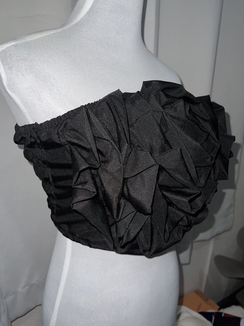 Tube Top Black (Category: Blouses) located in Manila. Submitted by mitsukou (Listing ID 1451492097, Image 2). Description: Fits Medium to Large very stretchy. .