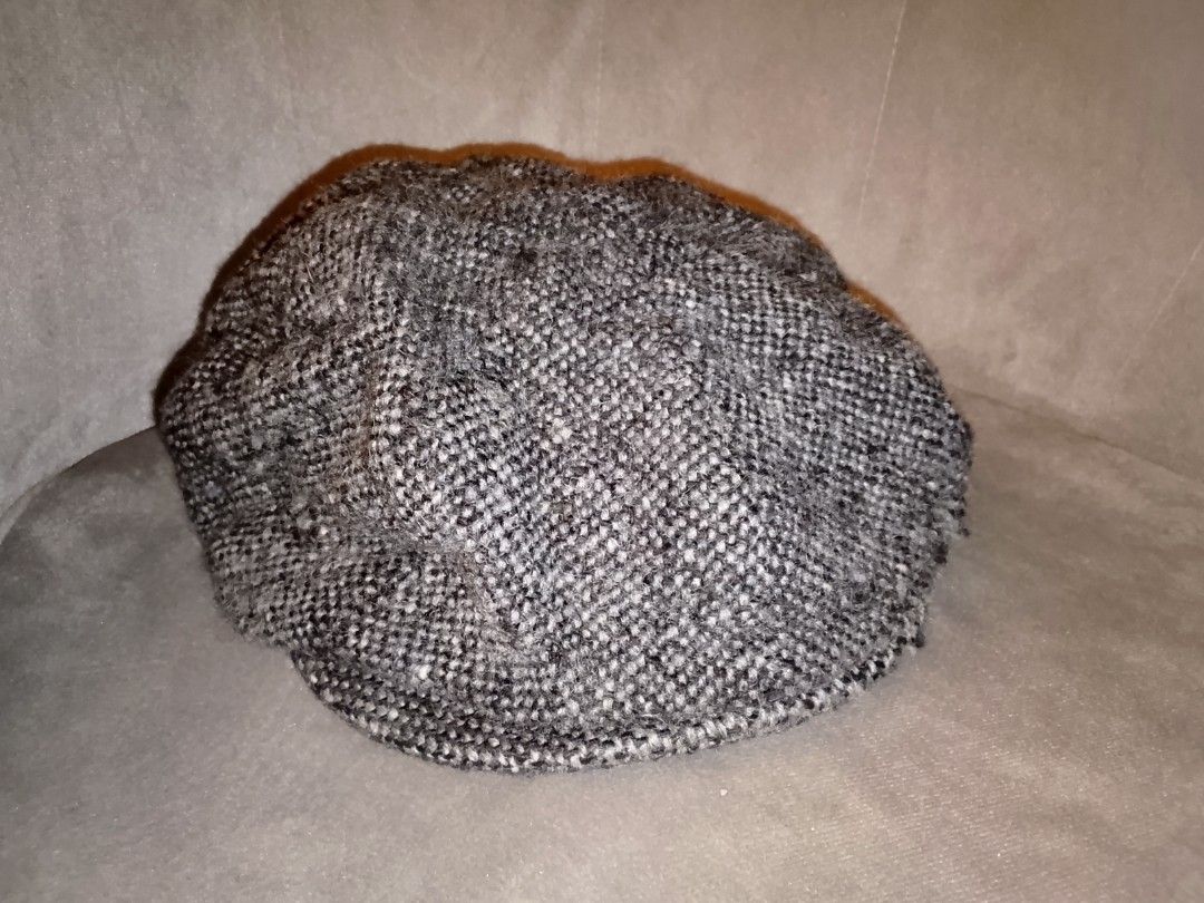 Tweed Flat Cap Hat (Category: Caps & Hats) located in Binangonan. Submitted by yuristalin888 (Listing ID 1451381296, Image 2). Description: - Classic tweed flat cap - Grey and black speckled pattern - Small brim with two button details - Perfect for a vintage look - Comfortable to wear.