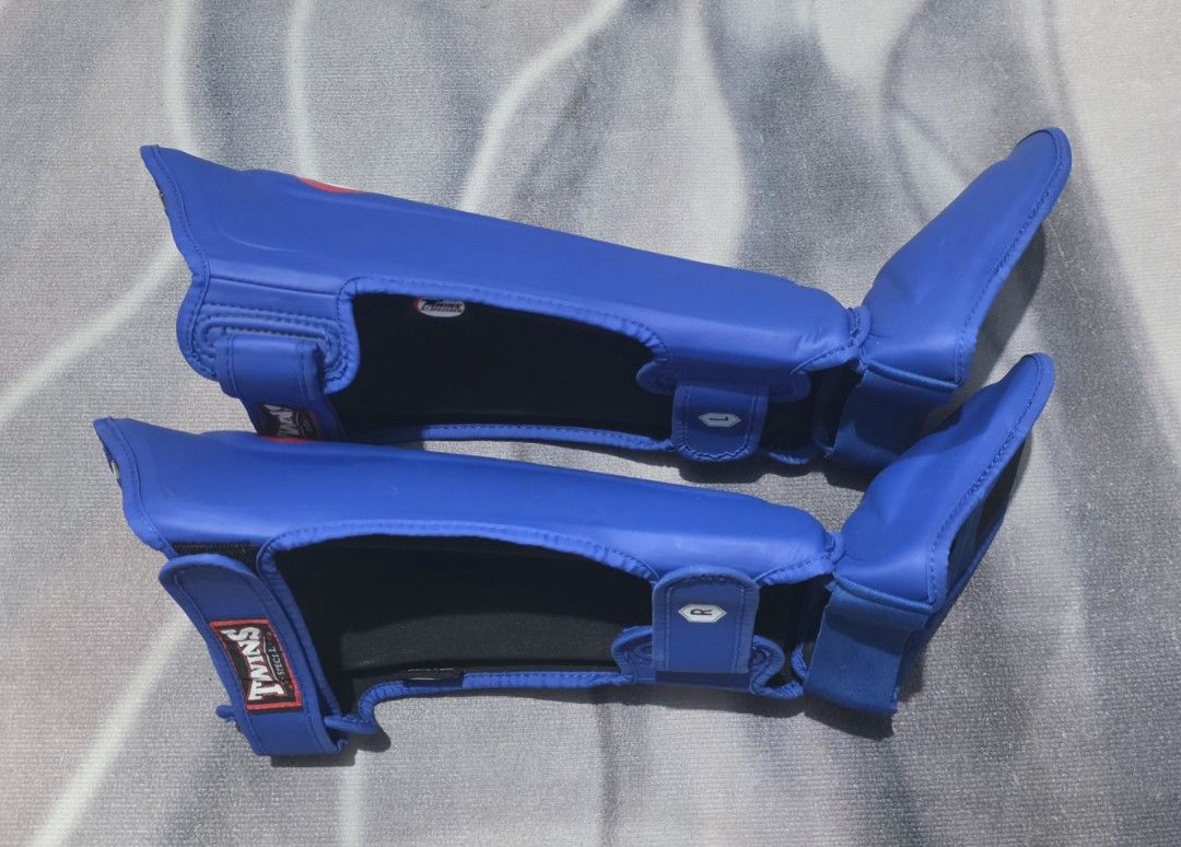 Twins Special SGL10 Blue Shinguards MEDIUM (Category: Combat Sports) located in Marikina City. Submitted by vesuv (Listing ID 1451515486, Image 2). Description: Twins Special SGL10 Blue Shinguards MEDIUM Price: 4,199 (slightly negotiable) Lightly used but still VERY presentable. See to appreciate. Clean and ready to use. Well taken care. Store in a cool (air-conditioned), dry place. Inclusion: Twins Special Shinguards MEDIUM ONLY Inclusion: Twins
