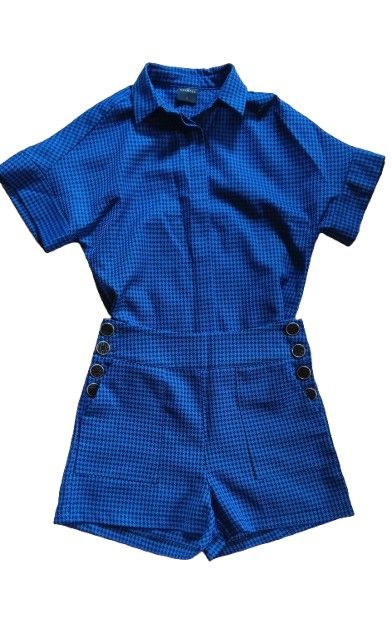 Una Rosa Short Sleeve Jacket and Shorts Coordinates in Blue Houndstooth Pattern (Category: Sets or Coordinates) located in Quezon City. Submitted by jojoleen28 (Listing ID 1451413844, Image 2). Description: Measurements: TOP Button-up Chest up to 42" Length 24" SHORTS Has side pickets, button enclosures Waist 31" Length 15".