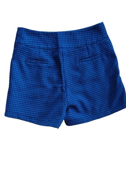 Una Rosa Short Sleeve Jacket and Shorts Coordinates in Blue Houndstooth Pattern (Category: Sets or Coordinates) located in Quezon City. Submitted by jojoleen28 (Listing ID 1451413844, Image 3). Description: Measurements: TOP Button-up Chest up to 42" Length 24" SHORTS Has side pickets, button enclosures Waist 31" Length 15".
