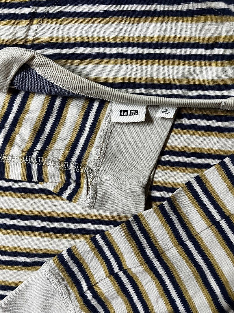 UNIQLO Striped T-shirt Cotton (Category: Shirts) located in Kuala Lumpur. Submitted by sleepytotoo (Listing ID 1451447566, Image 3). Description: PIT 22 LENGTH 25.