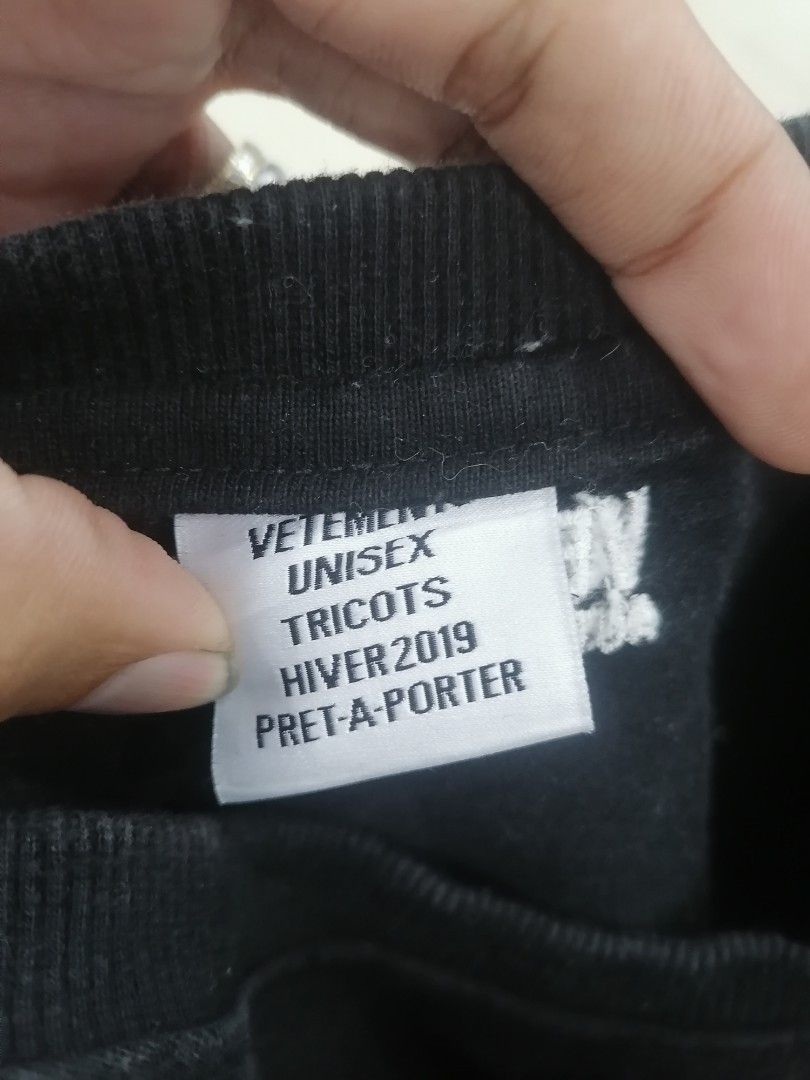 VETEMENTS (Category: Tshirts & Polo Shirts ) located in San Carlos City. Submitted by apyogone (Listing ID 1451394197, Image 3). Description: VETEMENTS LENGTH 33 WIDTH 23 COLOR RATE 9.9 NO ISSUE EXCELLENT CONDITION.
