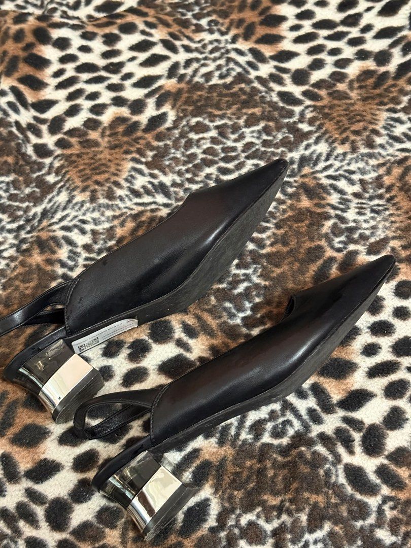VINCCI BLACK FLAT HEELS (Category: Heels) located in Temerloh. Submitted by coffmtcha (Listing ID 1451409625, Image 2). Description: Hi, saya nak jual heels sebab jarang pakai. kalau berminat, do pm me!.
