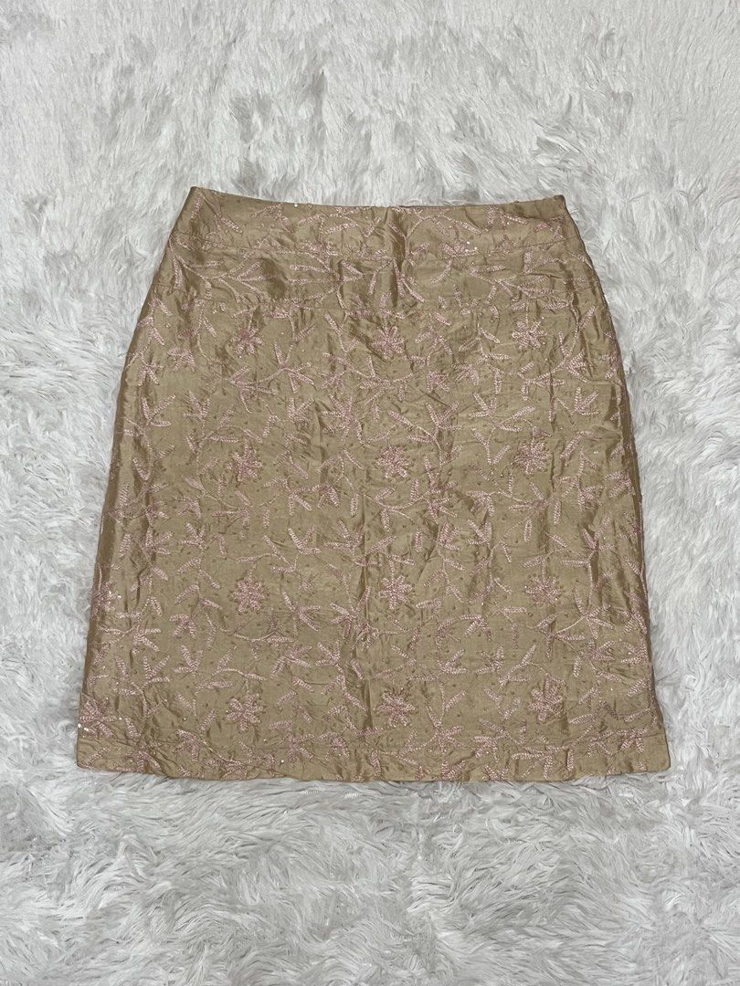 Vintage Embroidered Skirt (Category: Skirts) located in Bacolod City. Submitted by minwonluvr (Listing ID 1451470514, Image 1). Description: -with embroidered flowers, size 25-26 -dm for more pics #vintage #whimsy #y2k.