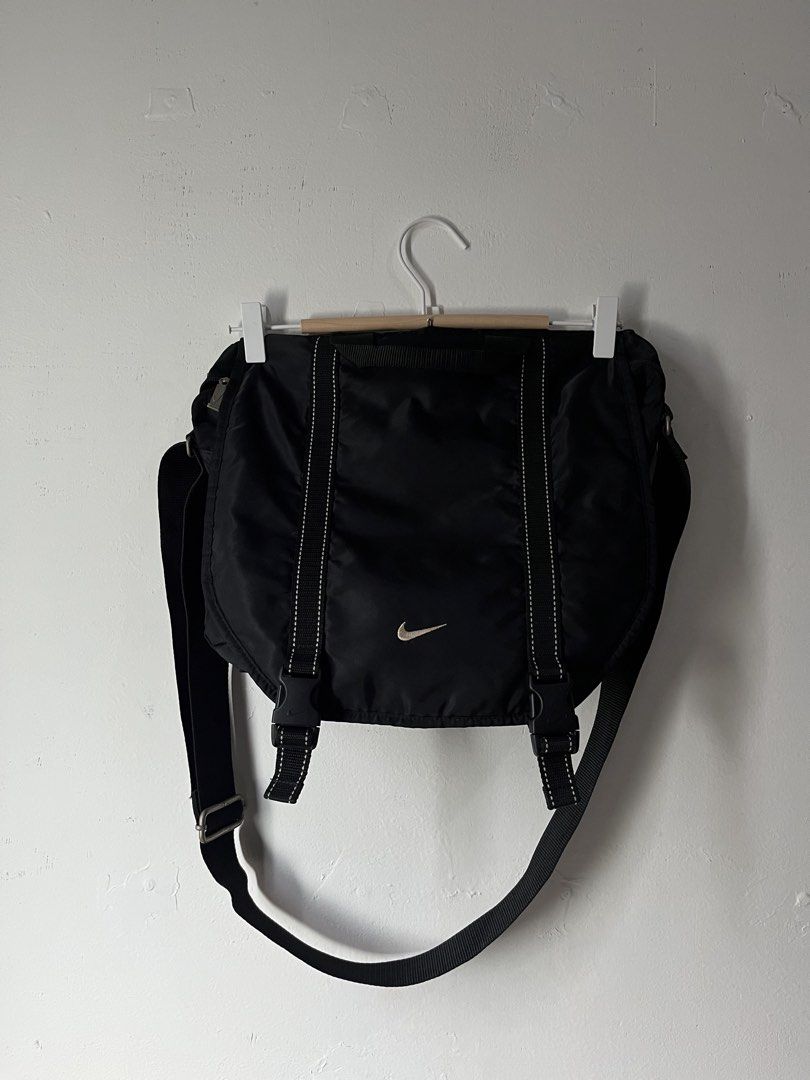 Vintage Nike messenger bag (Category: Sling Bags) located in Cagayan de Oro. Submitted by vigo999 (Listing ID 1451392003, Image 1). Description: Vintage Nike messenger bag Black Condition: 10/10 Color rate: 10/10 No issues.