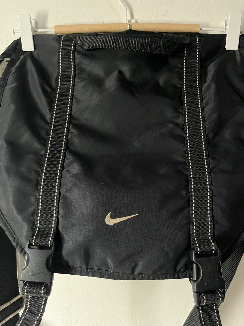 Vintage Nike messenger bag (Category: Sling Bags) located in Cagayan de Oro. Submitted by vigo999 (Listing ID 1451392003, Image 2). Description: Vintage Nike messenger bag Black Condition: 10/10 Color rate: 10/10 No issues.