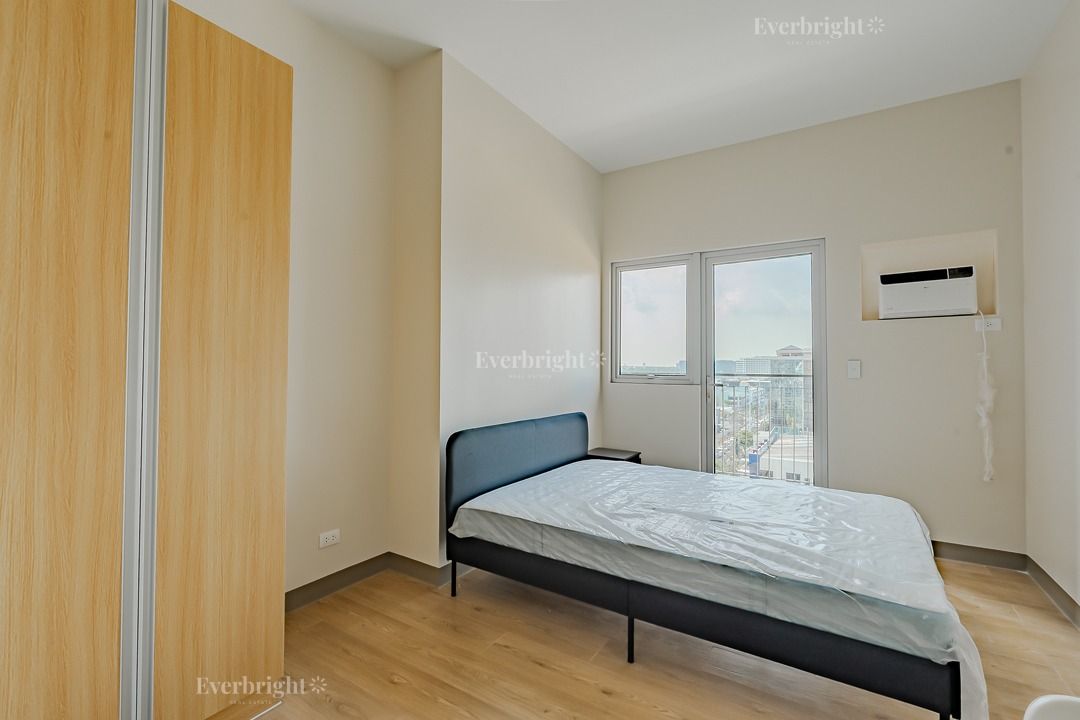 Vion Tower | Studio Condo Unit For Rent - #10387 (Category: Apartments & Condos) located in Makati City. Submitted by everbrightph_09171681688 (Listing ID 1451331760, Image 3). Description: ERE Code: 10387 Unit Details: Studio 1TB FA: 30.5 sqm Semi Furnished With Parking Property Features: ⁠Private balcony ⁠Smart home features ⁠Bright and functional layout Unobstructed view of the city ⁠Ideal for solo tenants, couples, or working professionals Vi