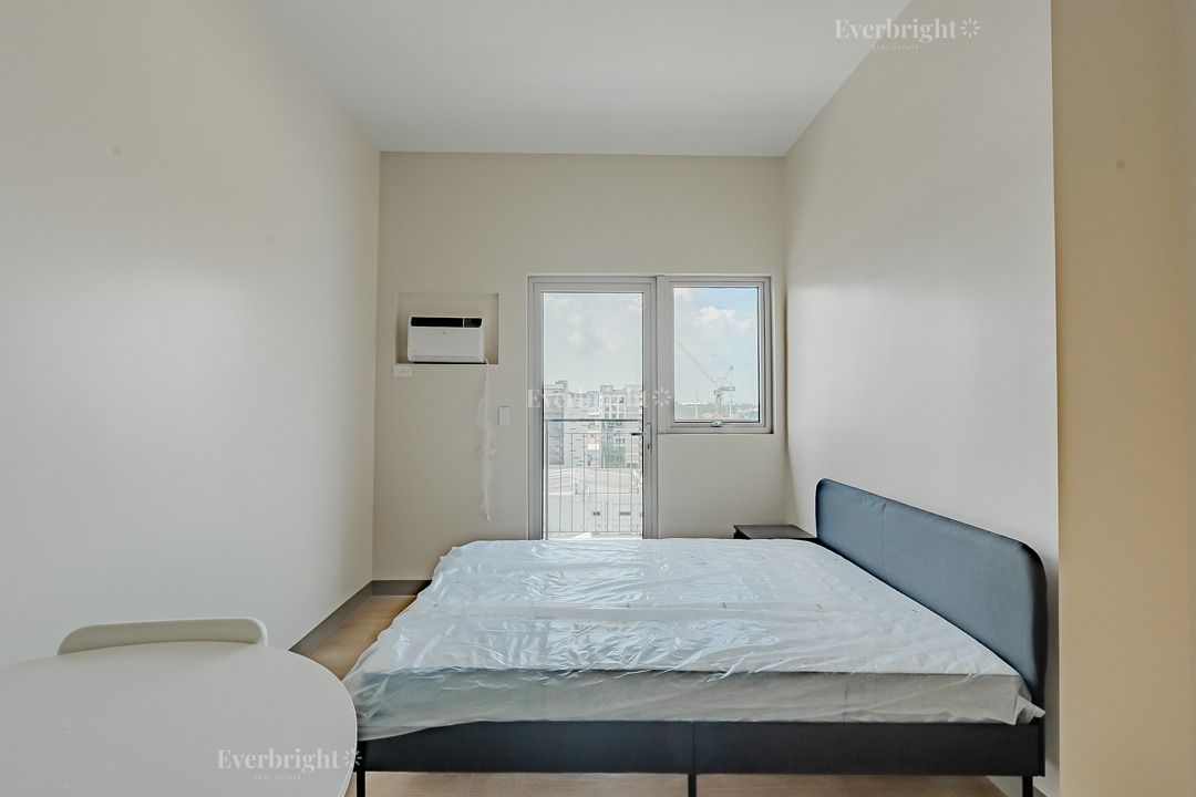 Vion Tower | Studio Condo Unit For Rent - #10388 (Category: Apartments & Condos) located in Makati City. Submitted by everbrightph_09171681688 (Listing ID 1451338091, Image 2). Description: ERE Code: 10388 Unit Details: Studio 1TB FA: 30.5 sqm Semi Furnished With Parking Property Features: ⁠Private balcony ⁠Smart home features ⁠Bright and functional layout Unobstructed view of the city ⁠Ideal for solo tenants, couples, or working professionals Vi