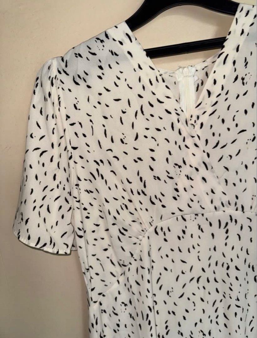 V-Neck Short Sleeve Abstract Print Cotton Cheesecloth Maxi Dress (Kategori: Gaun & Rok) berada di Surabaya. Dikirim oleh precious.moments (ID iklan 1451374004, Gambar 3). Deskripsi: Size Not Stated, Fits L Dress is not asymmetrical, kemiti belum dicopot, dipasang karena terlalu panjang.