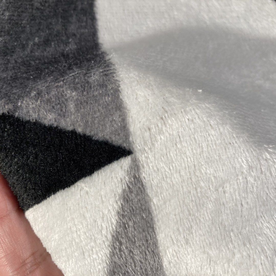 Warm Blanket (Category: Bedding & Towels) located in Taguig. Submitted by grindrr (Listing ID 1451506410, Image 3). Description: Fuzzy blanket. It’s pretty warm. Good for one person.
