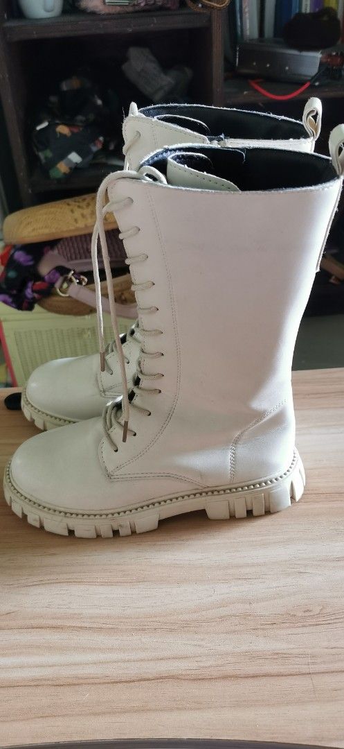 White Lace-Up Knee-High Combat Boots (Category: Boots) located in Cavite. Submitted by theathea22 (Listing ID 1451350850, Image 2). Description: White knee-high boots with laces all the way up. Chunky sole for a cool look. Great for outfits. Easy to put on with the side zipper. Good for everyday wear..