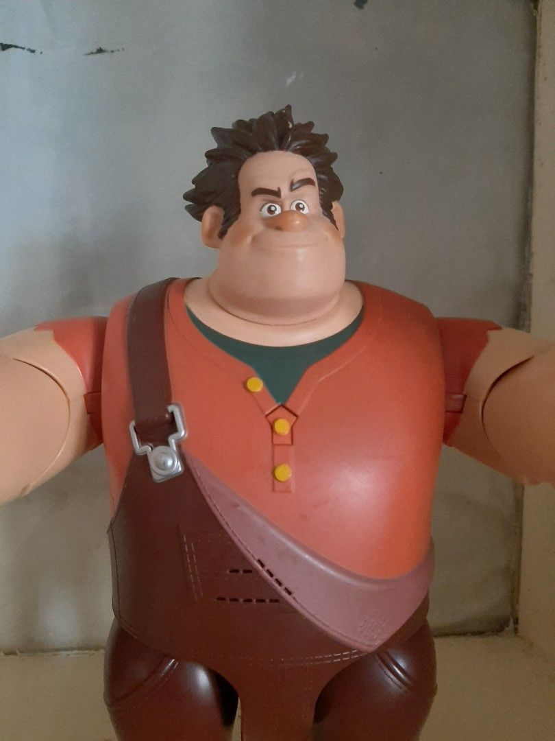 WRECK IT RALPH RARE (Category: Interactive Toys) located in Valenzuela. Submitted by havenstoybarn_ (Listing ID 1451376669, Image 2). Description: rare wreck it ralph battery operated working brand thinkway.