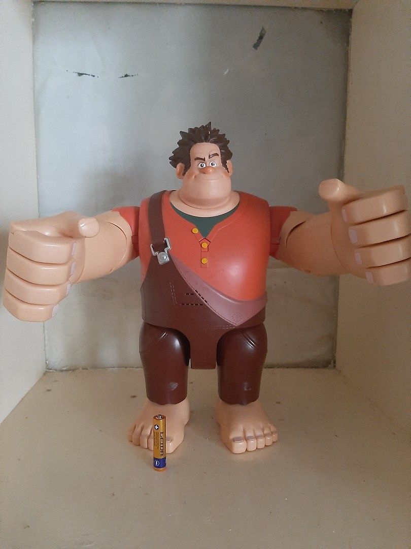 WRECK IT RALPH RARE (Category: Interactive Toys) located in Valenzuela. Submitted by havenstoybarn_ (Listing ID 1451376669, Image 1). Description: rare wreck it ralph battery operated working brand thinkway.